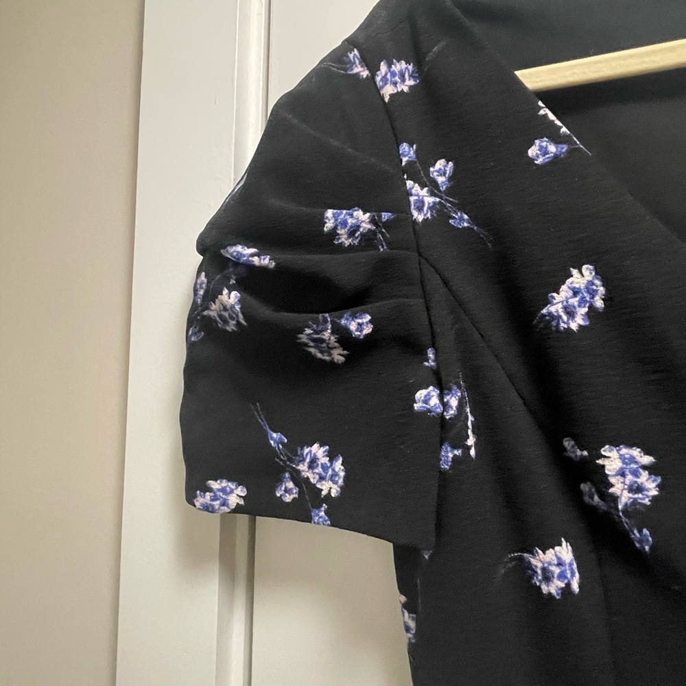 Club Monaco Women's Dresses Club Monaco Lenoria Puff Sleeve Mini Dress - Picture 3 of 4